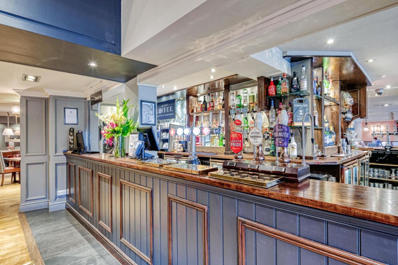The Wheatsheaf By Innkeeper'S Collection Уокинг Екстериор снимка